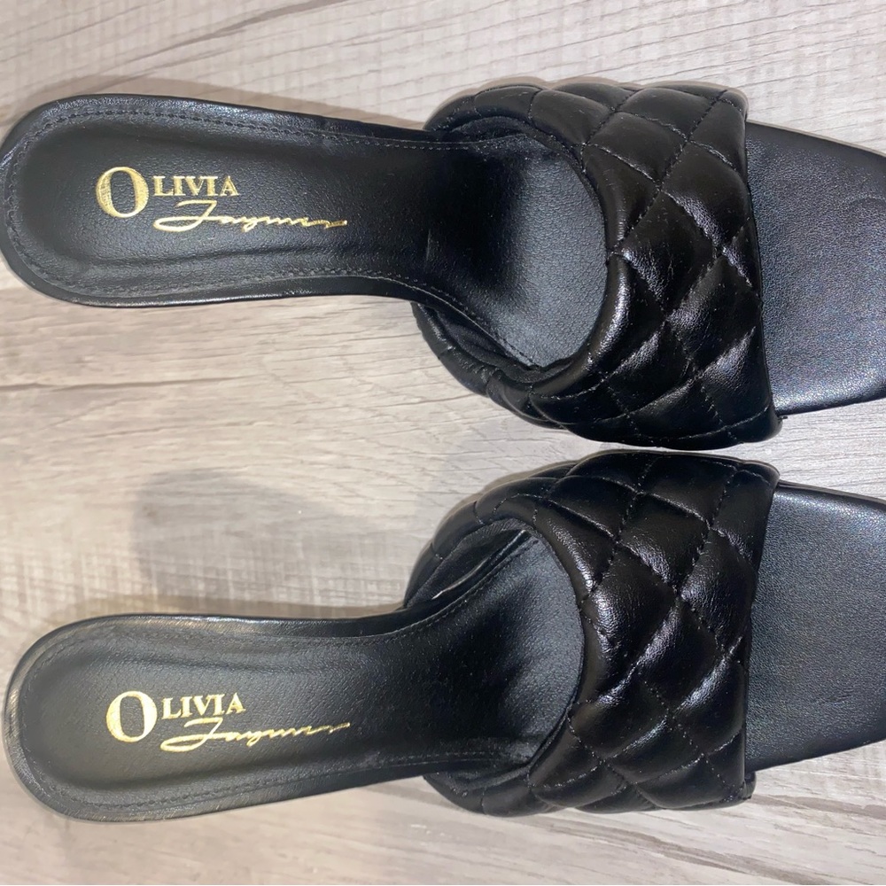 BLACK PUFFY MULES